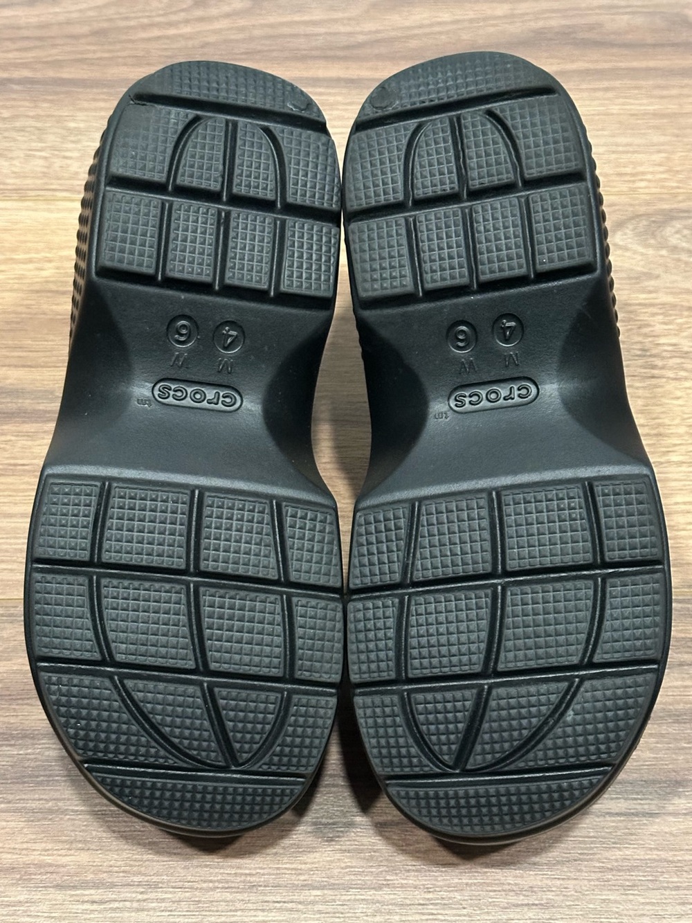 Crocs Stomp Loafer in Black Size 6 - Picture 12 of 13